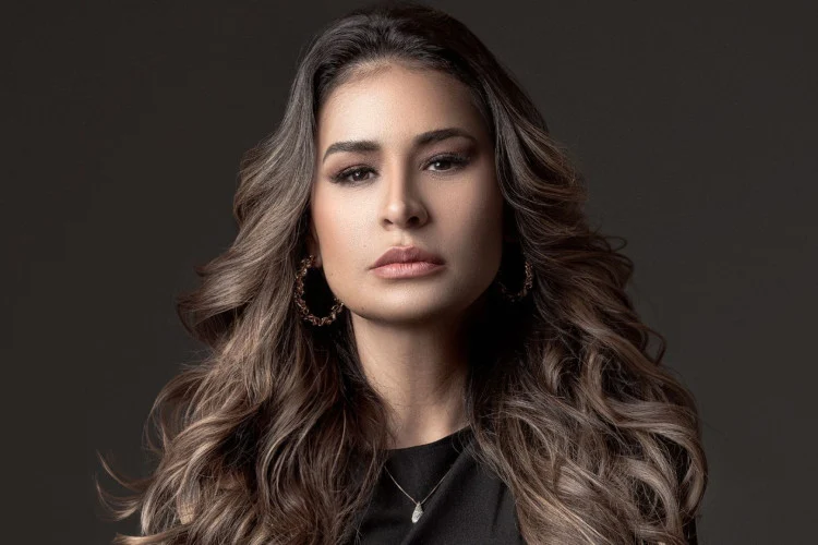 Simone Mendes se consolidou como uma das principais cantoras do país após fim de sua dupla com a irmã