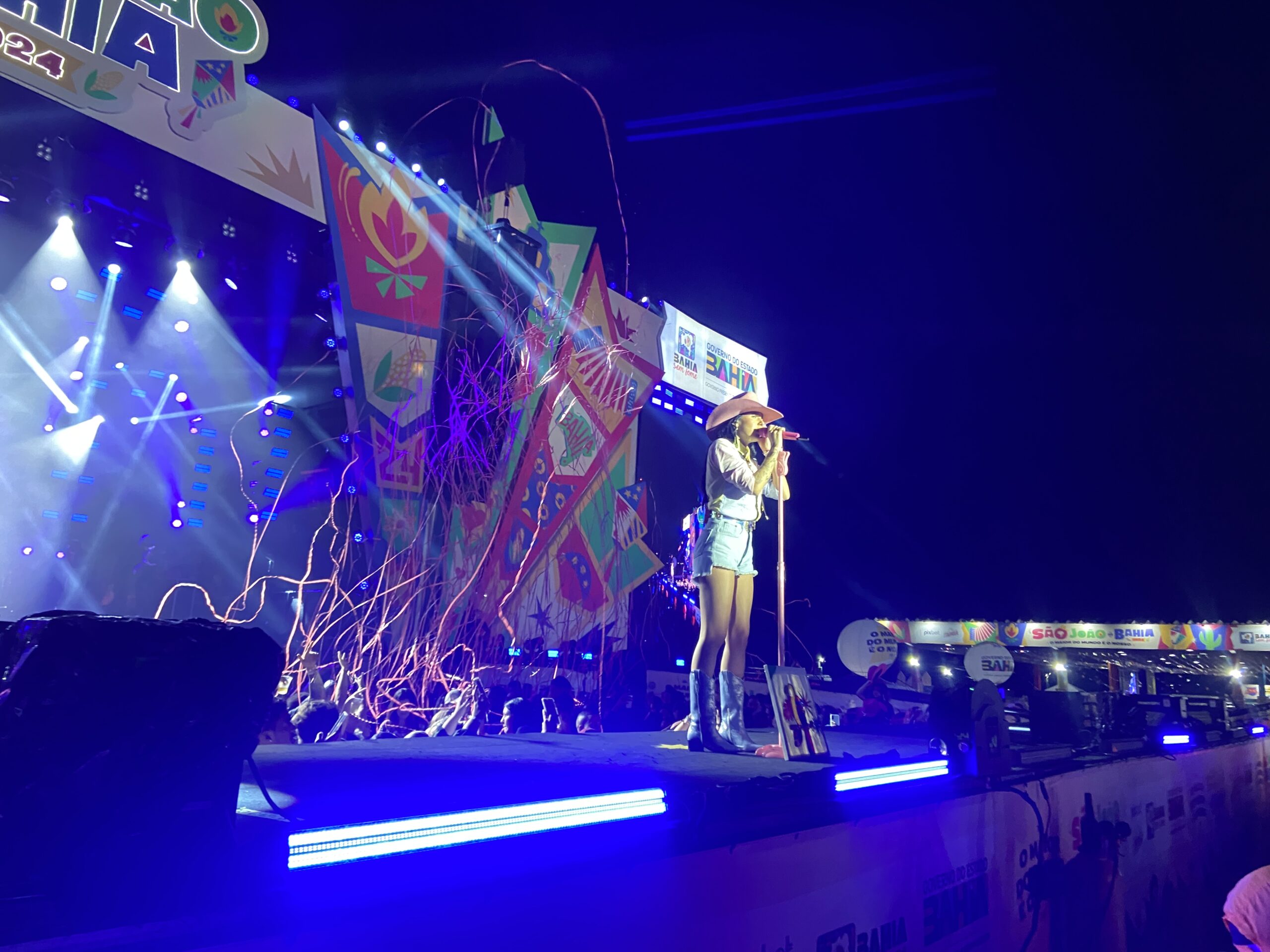 Ana Castela se apresenta no Parque de Exposições e faz a alegria do público infantil